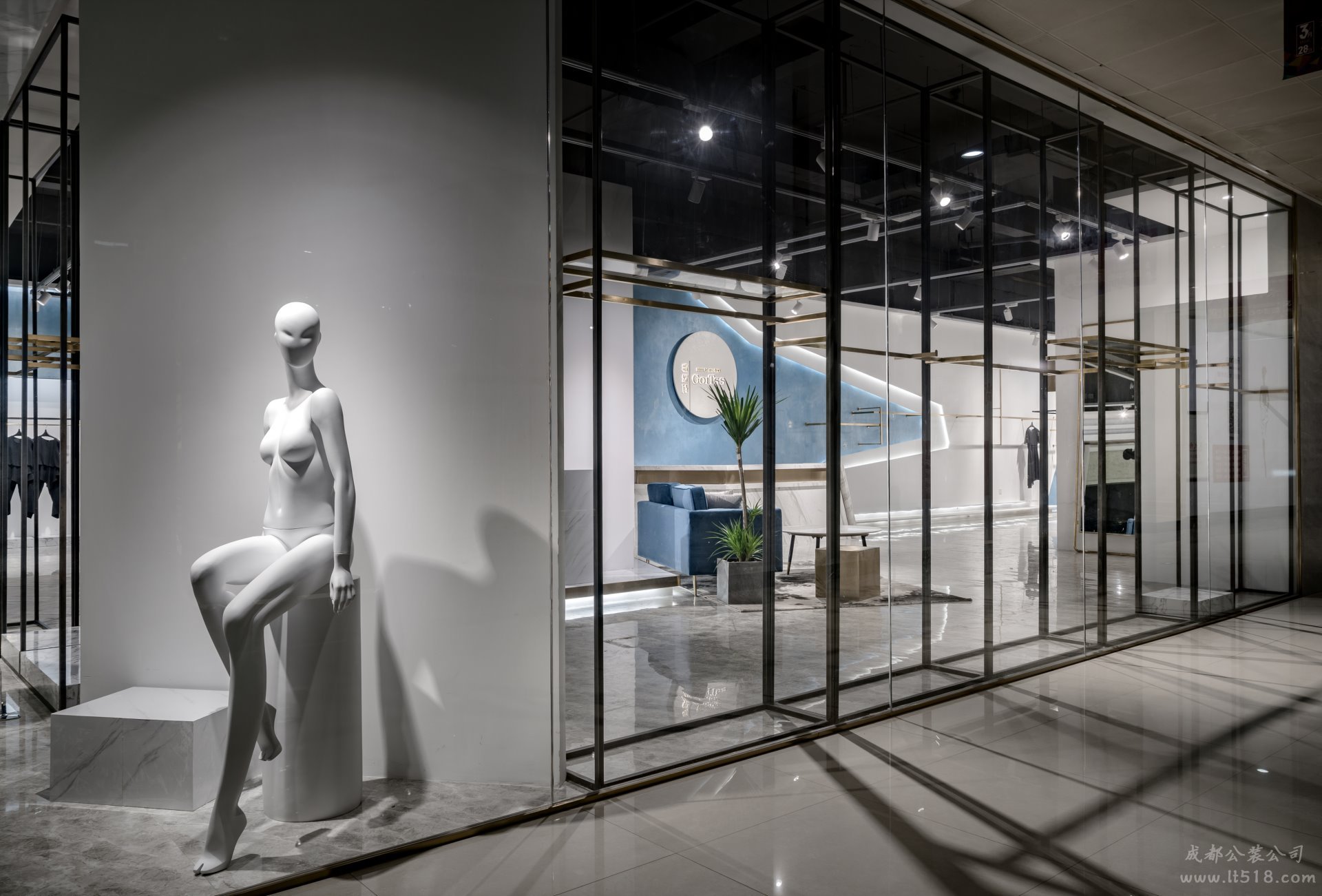 成都40平服裝店裝修如何設(shè)計(jì)呢？服裝店